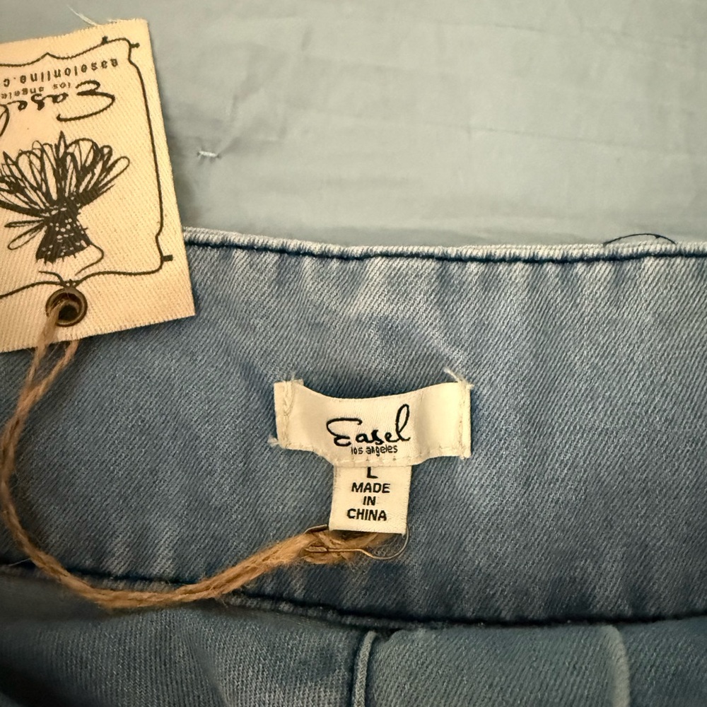 Easel Women's Light Gray Tie-Waist Denim Shorts - Picture 4 of 4